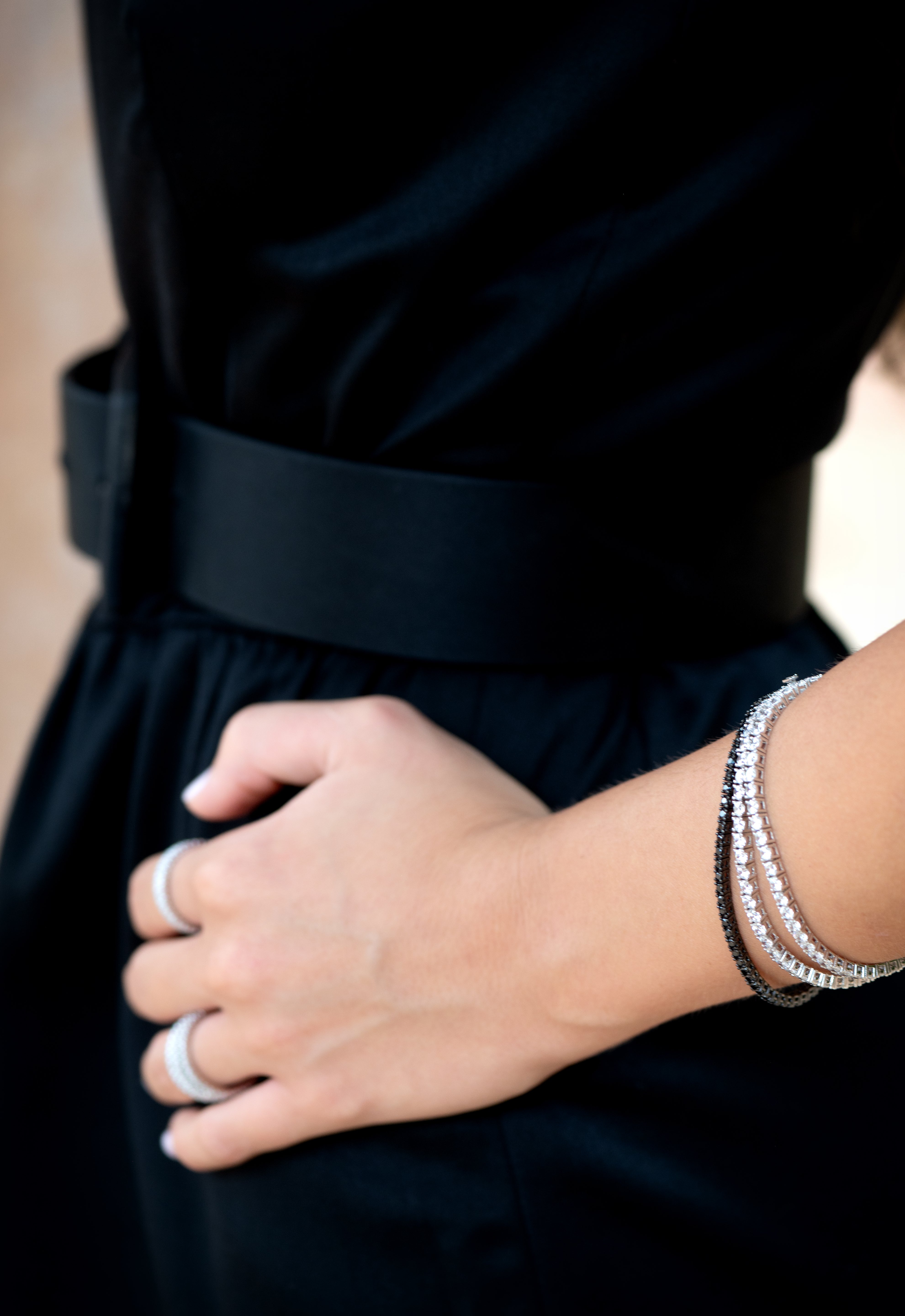 Pulsera riviere de plata con circonitas blancas. Elegante, minimalista y versátil, perfecta para uso diario de LAURENSONS