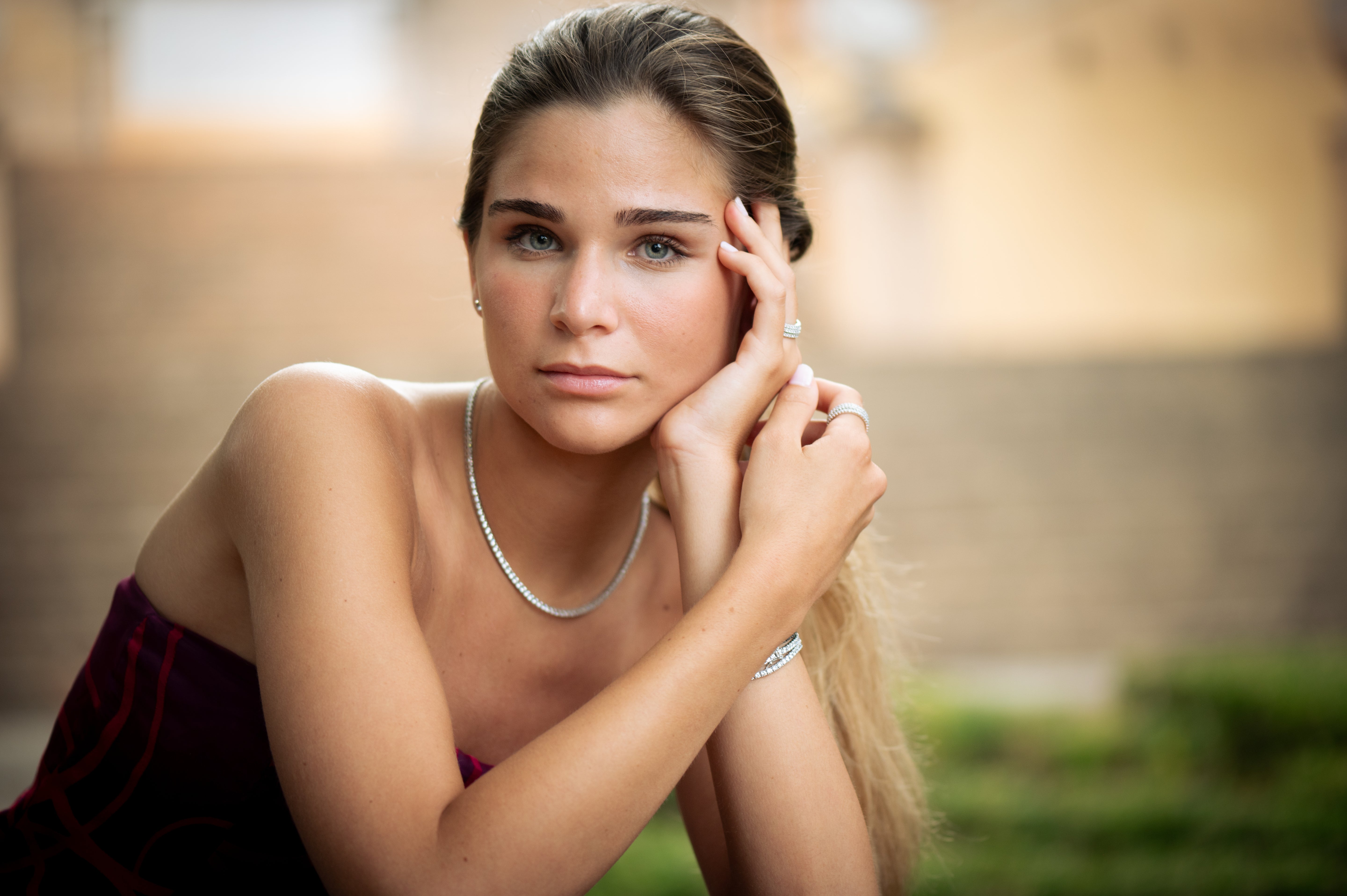 Collar riviere de plata con circonitas blancas o negras, elegante y versátil, perfecto para uso diario de LAURENSONS