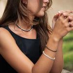 Collar riviere de plata con circonitas blancas o negras, elegante y versátil, perfecto para uso diario de LAURENSONS