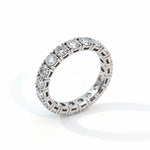 alianza de diamante de laboratorio talla brillante montada en oro blanco de 14K