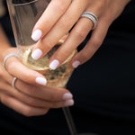 Anillo alianza de plata de Ley con circonitas blancas, talla brillante, atemporal, perfecto para uso diario de LAURENSONS