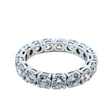 alianza de diamante de laboratorio talla brillante montada en oro blanco de 14K