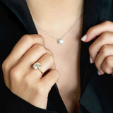 Este anillo en oro 18K con diamante de laboratorio es una promesa moderna: pura, brillante y con significado.