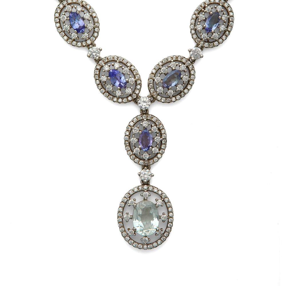 Collar de plata de ley con tanzanitas azules y circonitas. Una joya exclusiva, artesanal de LAURENSONS