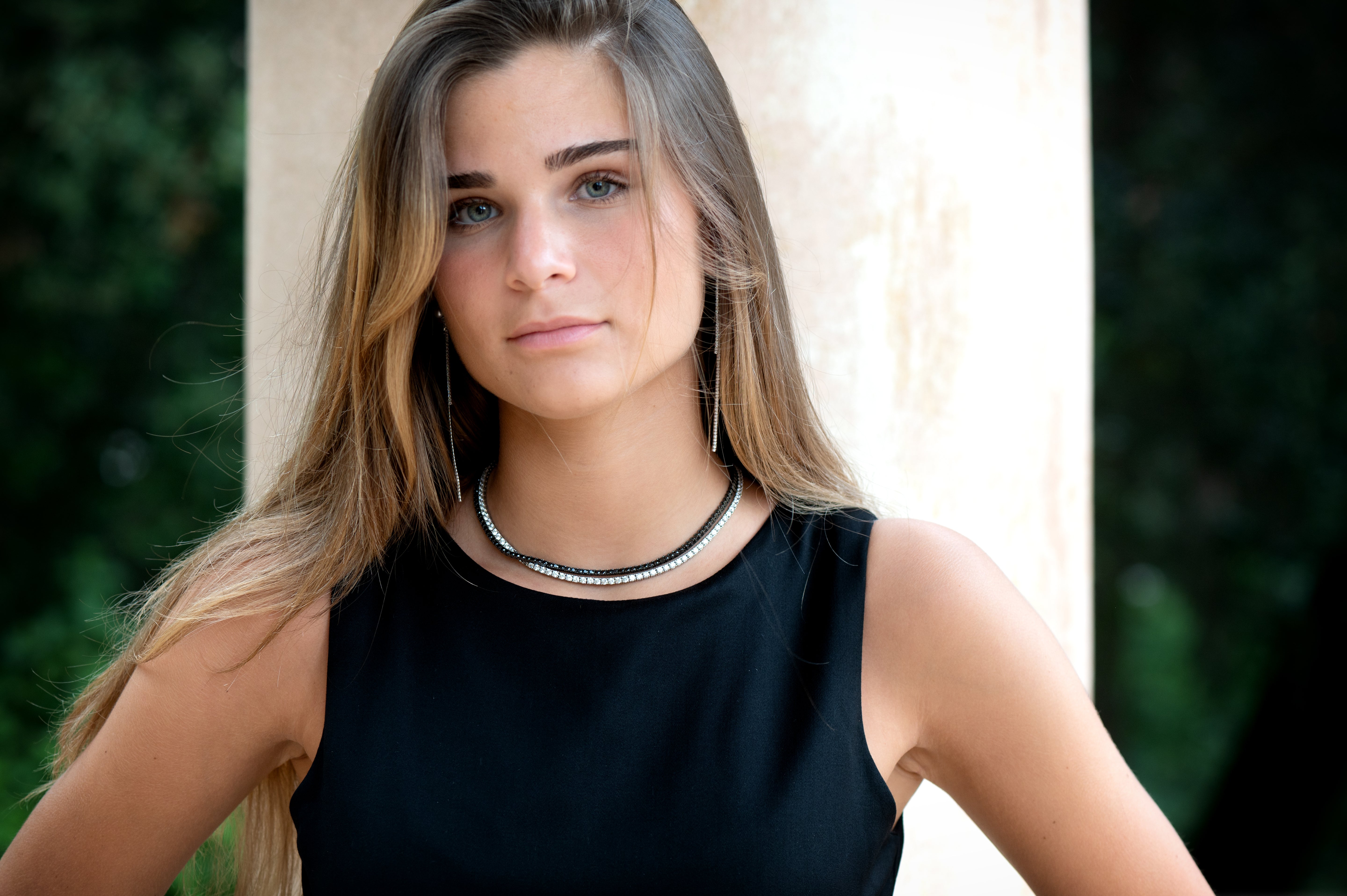 Collar riviere de plata con circonitas blancas o negras, elegante y versátil, perfecto para uso diario de LAURENSONS