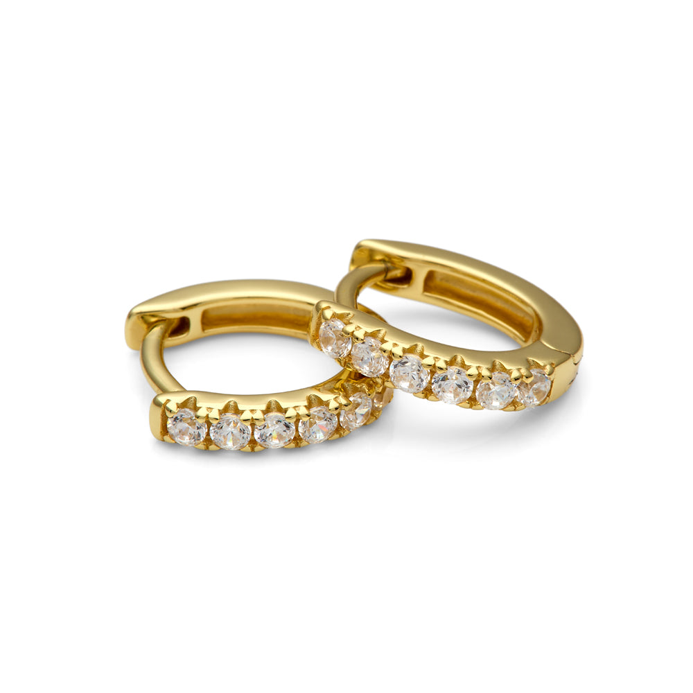 Pendientes de aro tipo criolla de plata con baño de oro 18k y circonitas blancas, un básico versátil y cómodos de LAURENSONS