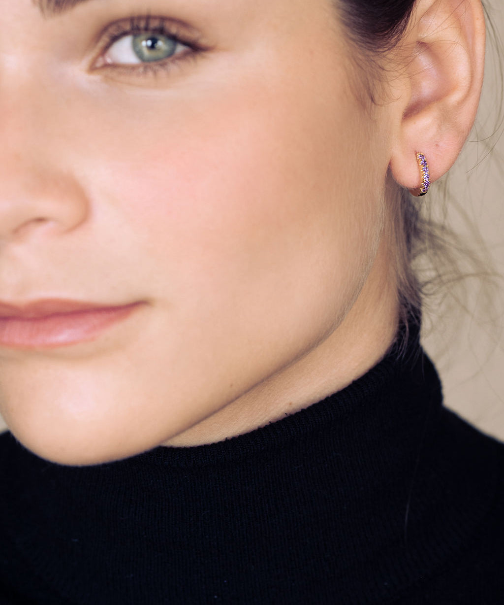 Pendientes criolla de plata rodiada o con baño de oro 18k y circonitas amatista.