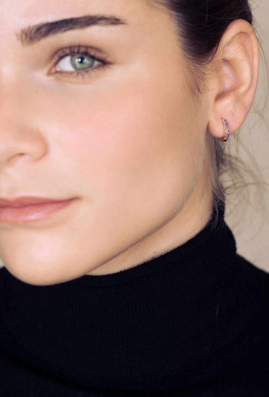 Pendientes criolla de plata rodiada o con baño de oro 18k y circonitas amatista.