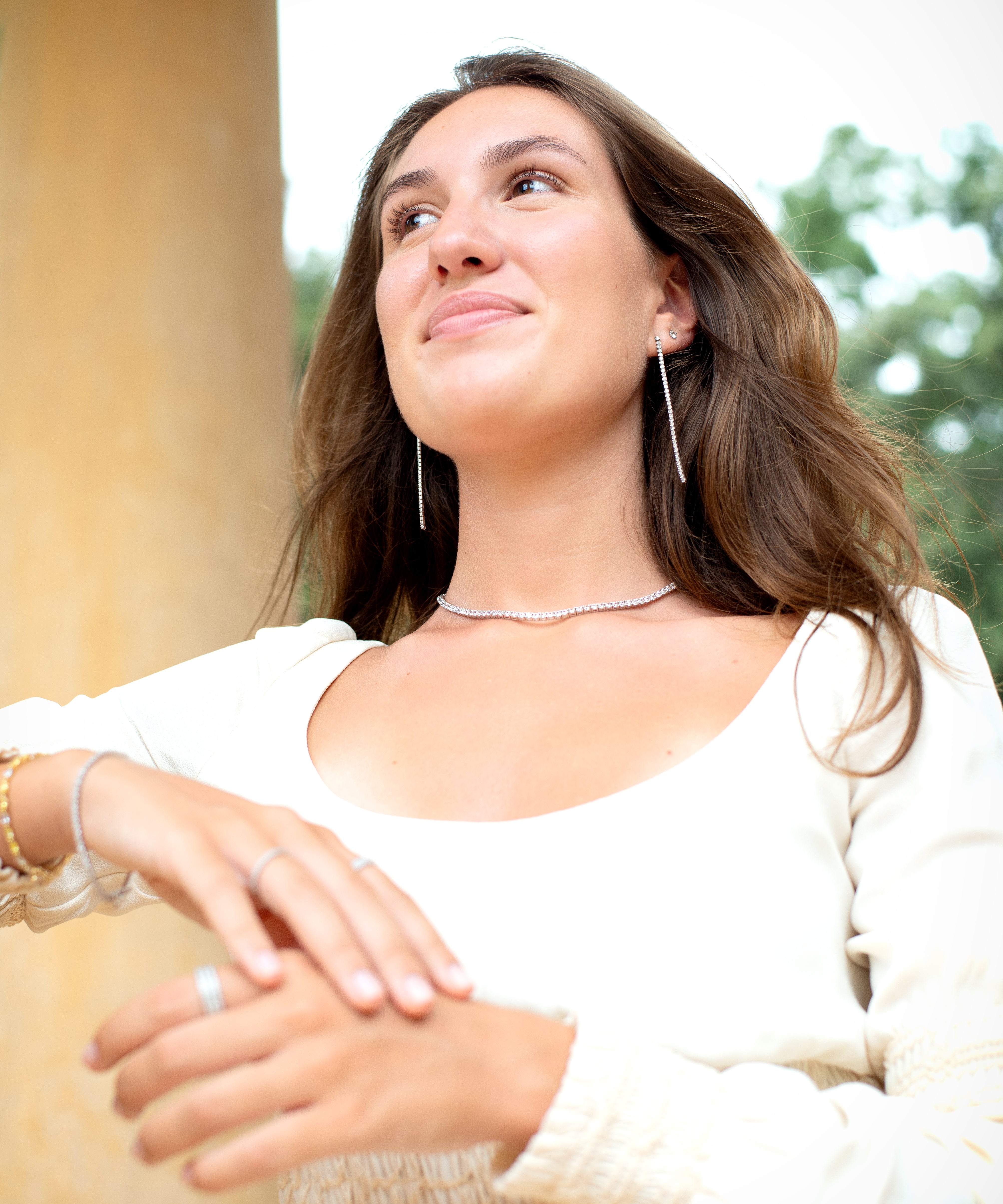 Pendientes riviere de plata rodiada con circonitas blancas. Elegante, minimalista y versátil, perfectos para uso diario de LAURENSONS