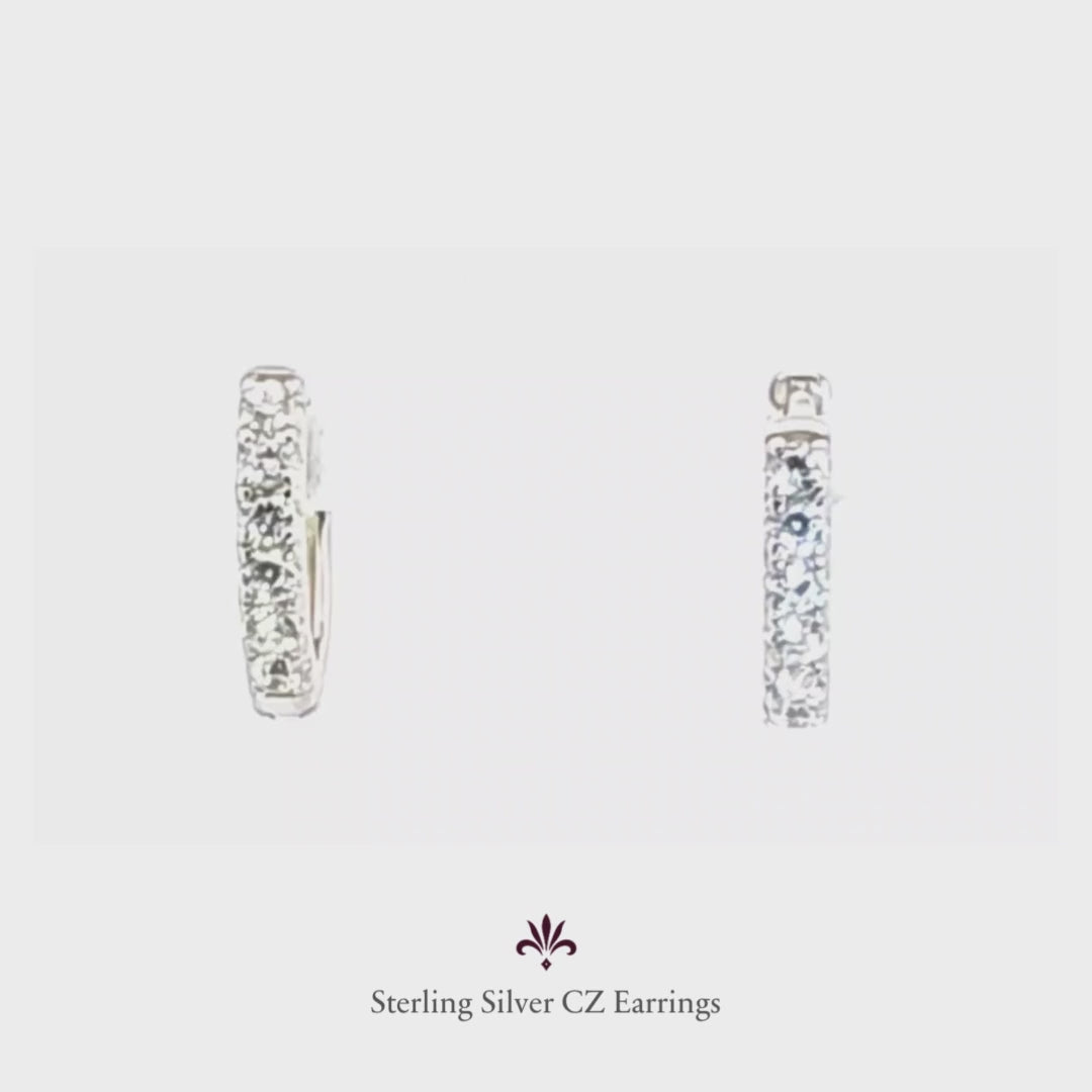 Pendientes de aro tipo criolla de plata rodiada y circonitas blancas, un básico versátil y cómodos de LAURENSONS