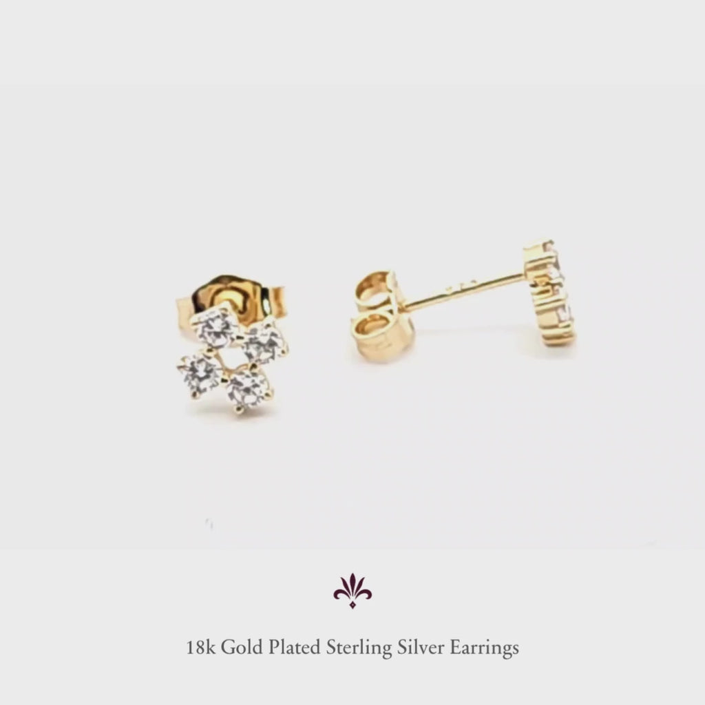 Pendientes cruz cuadrada, en plata rodiada con baño de oro 18k, con circonitas blancas Un diseño original de LAURENSONS