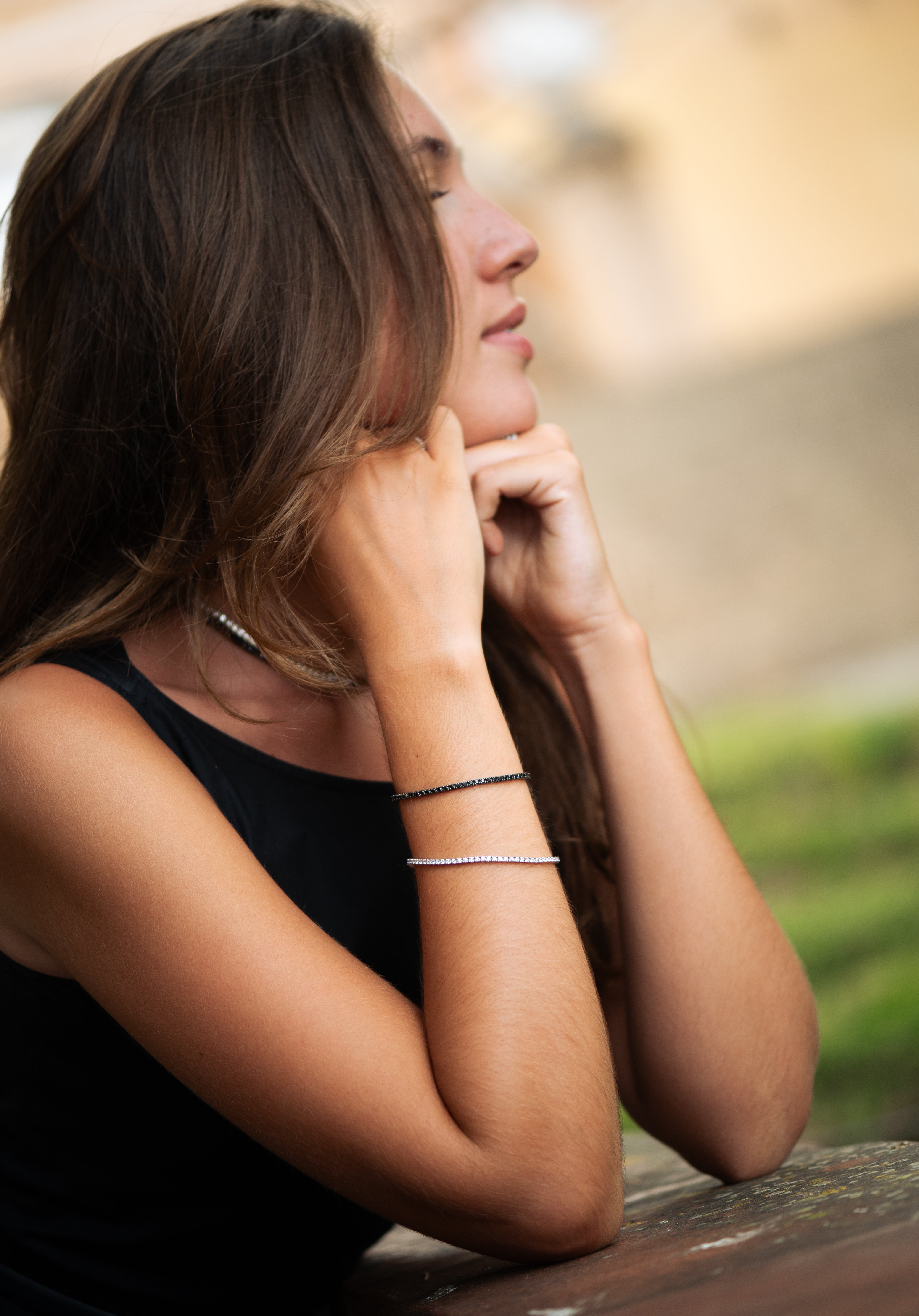 Pulsera riviere de plata con circonitas negra. Elegante, minimalista y versátil, perfecta para uso diario de LAURENSONS